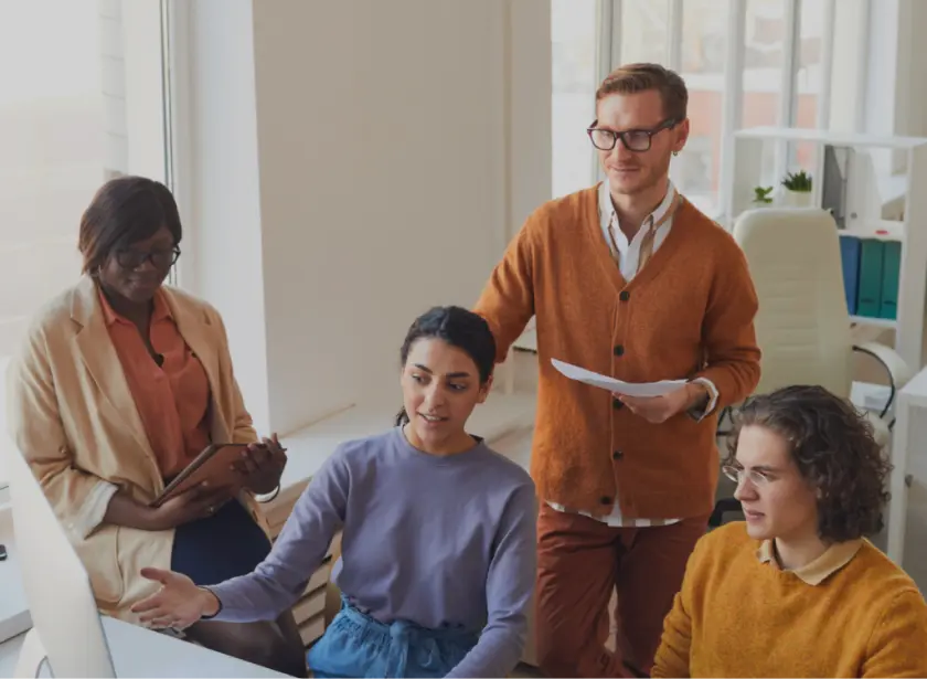 4 employees working together